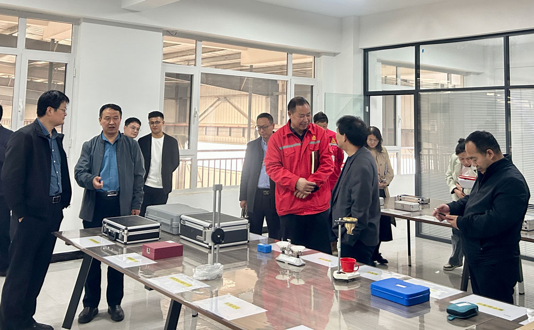 1680248781107704.jpg 參觀實驗室1.jpg